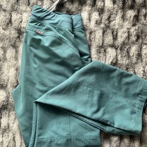 EUC FIGS Small Tall Hydrogreen Kade’s